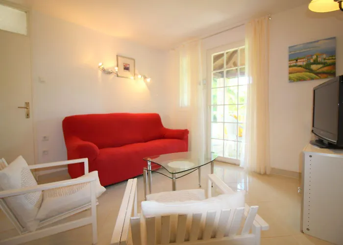 Hundefreundliches Mit Mediterranem Garten Und Nur 650 Meter Zum *