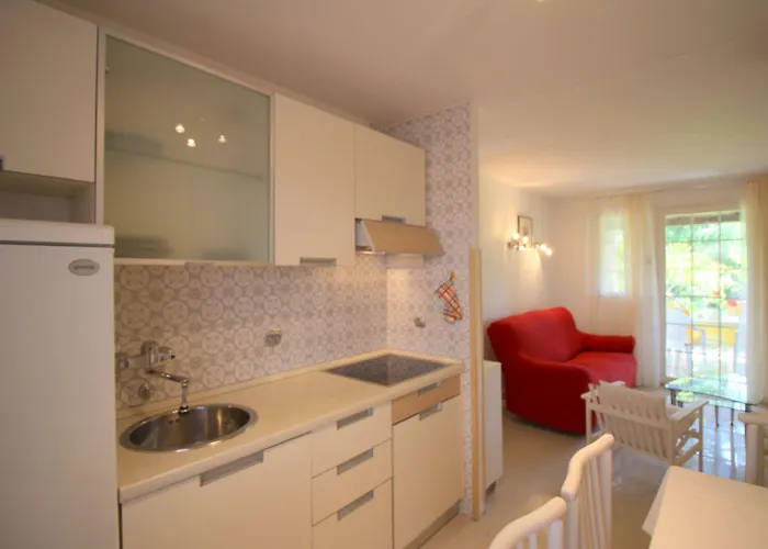 Hundefreundliches Mit Mediterranem Garten Und Nur 650 Meter Zum Prázdninový dům Poreč