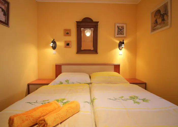 Hundefreundliches Mit Mediterranem Garten Und Nur 650 Meter Zum