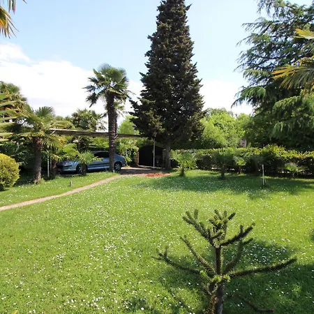 Hundefreundliches Mit Mediterranem Garten Und Nur 650 Meter Zum Сasa de vacaciones Poreč