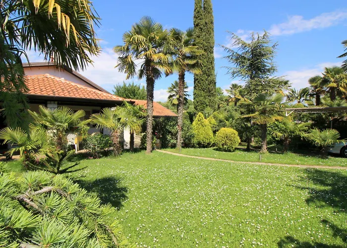 Hundefreundliches Mit Mediterranem Garten Und Nur 650 Meter Zum *